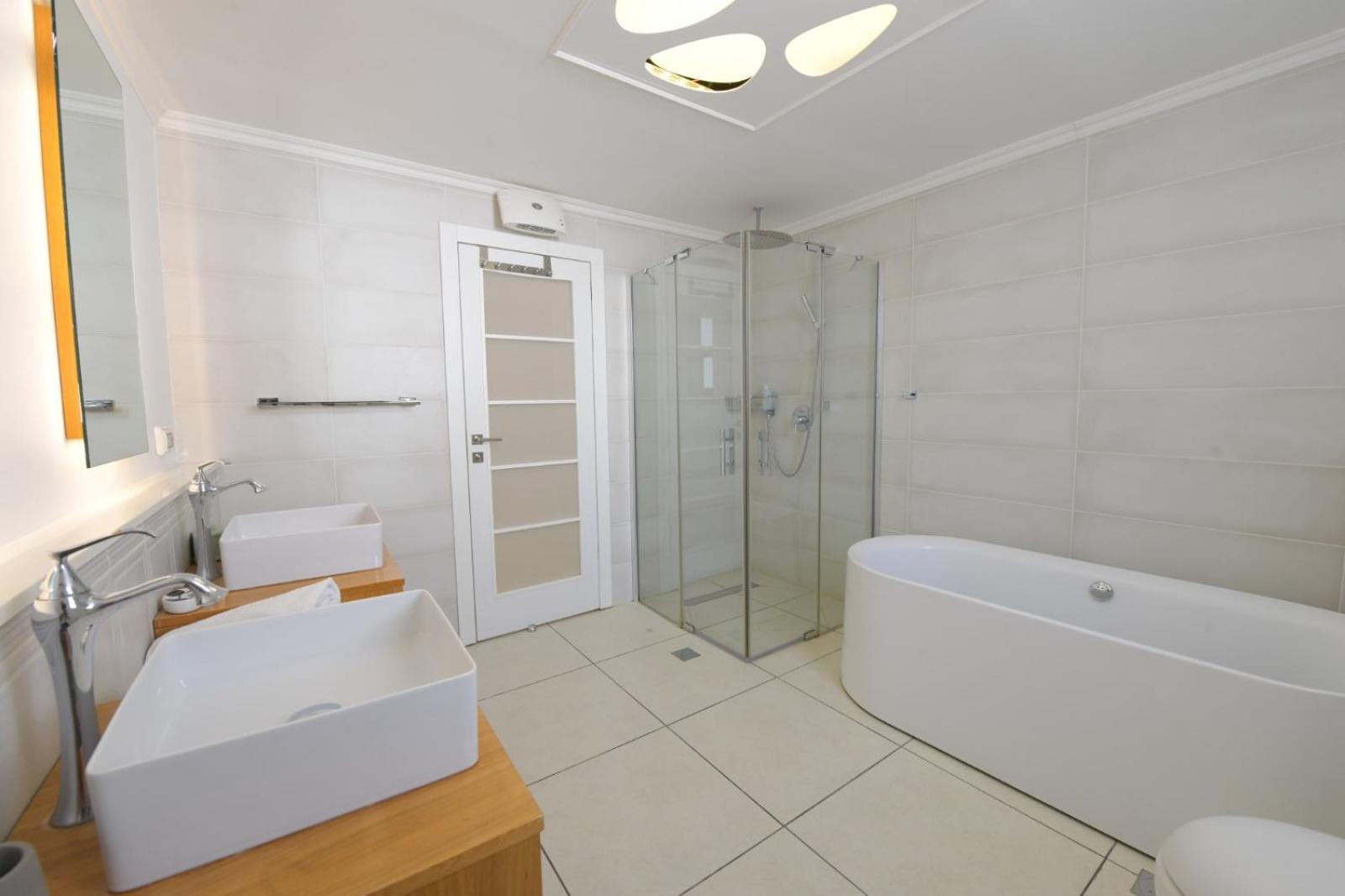 New ! 430m Luxury Class 8-bdr Exclusive Design Heated Pool Jucuzzi Sauna Eilat