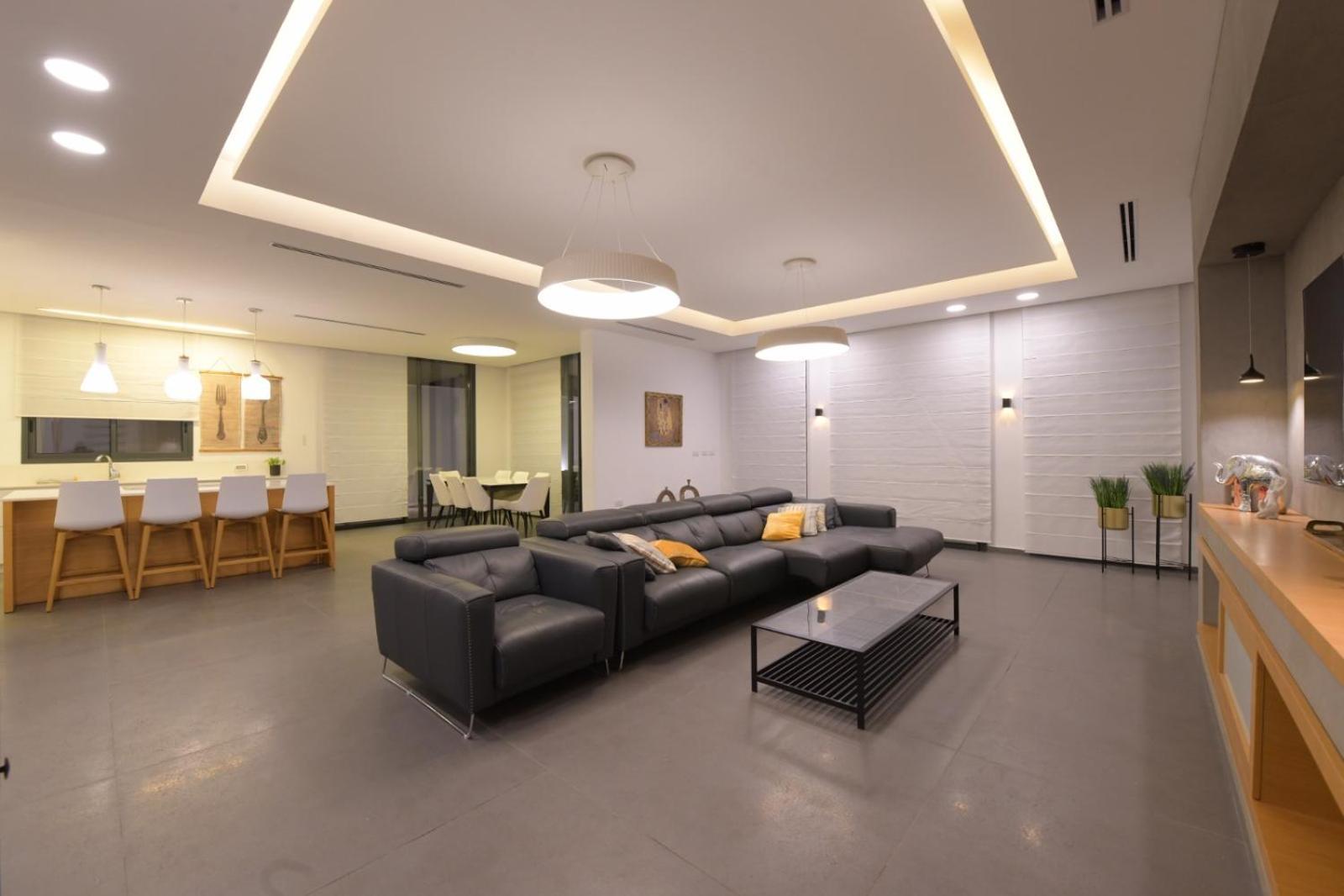 New ! 430m Luxury Class 8-bdr Exclusive Design Heated Pool Jucuzzi Sauna Villa
