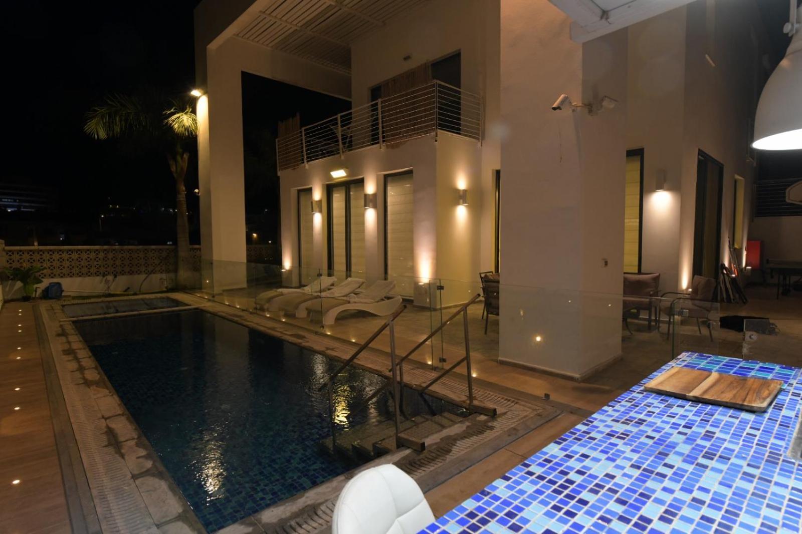 Villa New ! 430m Luxury Class 8-bdr Exclusive Design Heated Pool Jucuzzi Sauna Eilat
