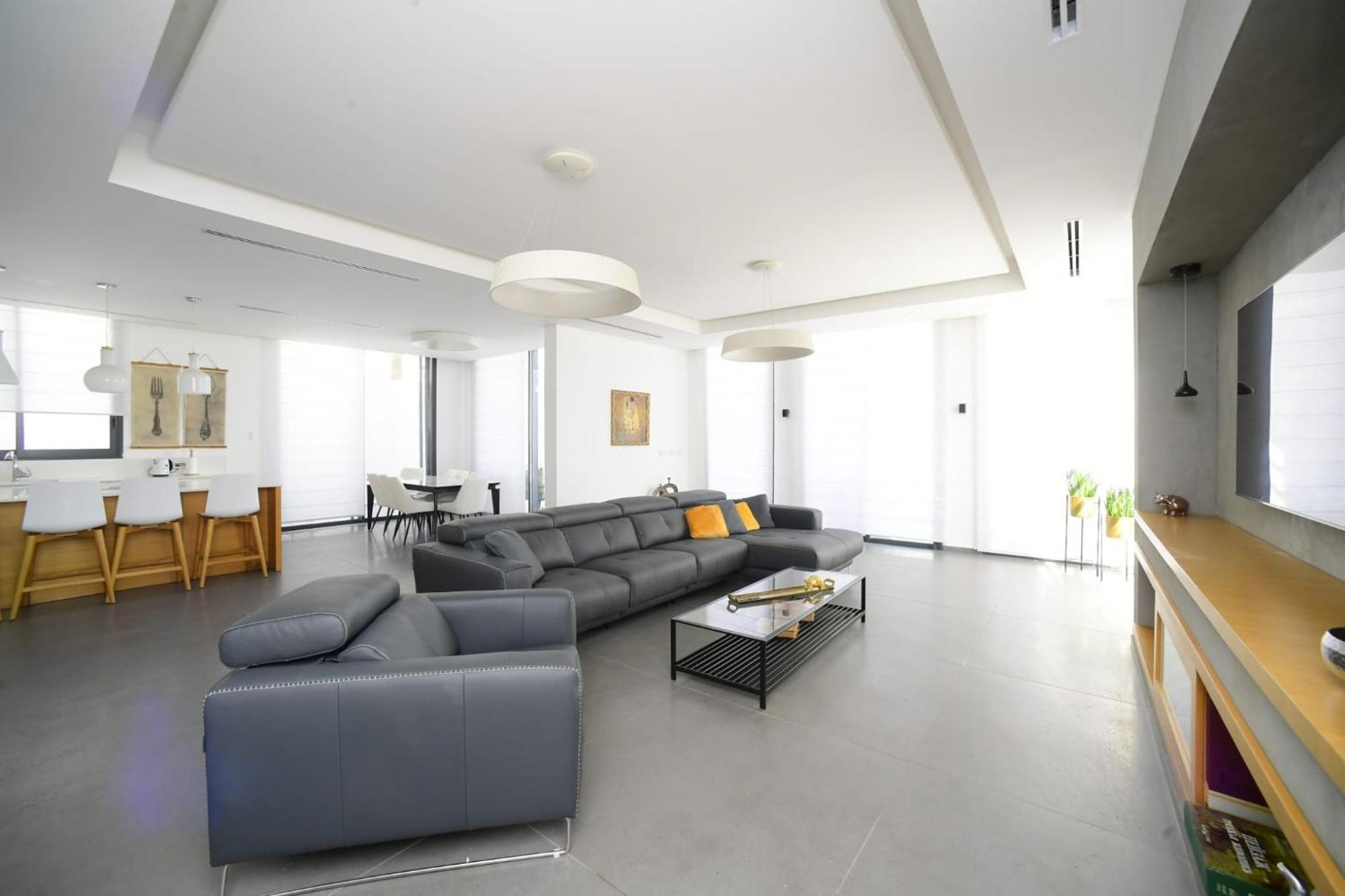 New ! 430m Luxury Class 8-bdr Exclusive Design Heated Pool Jucuzzi Sauna