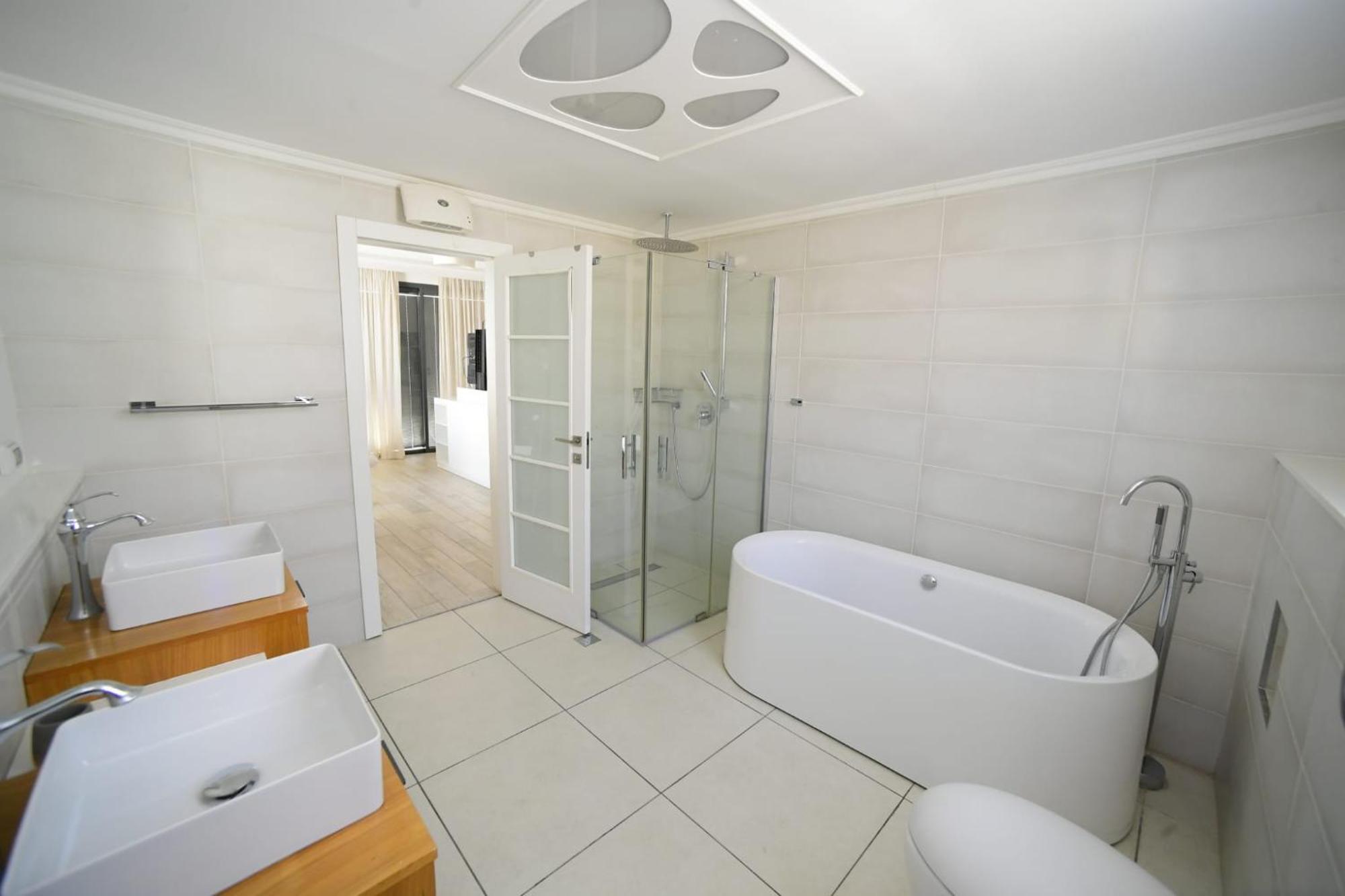 New ! 430m Luxury Class 8-bdr Exclusive Design Heated Pool Jucuzzi Sauna *