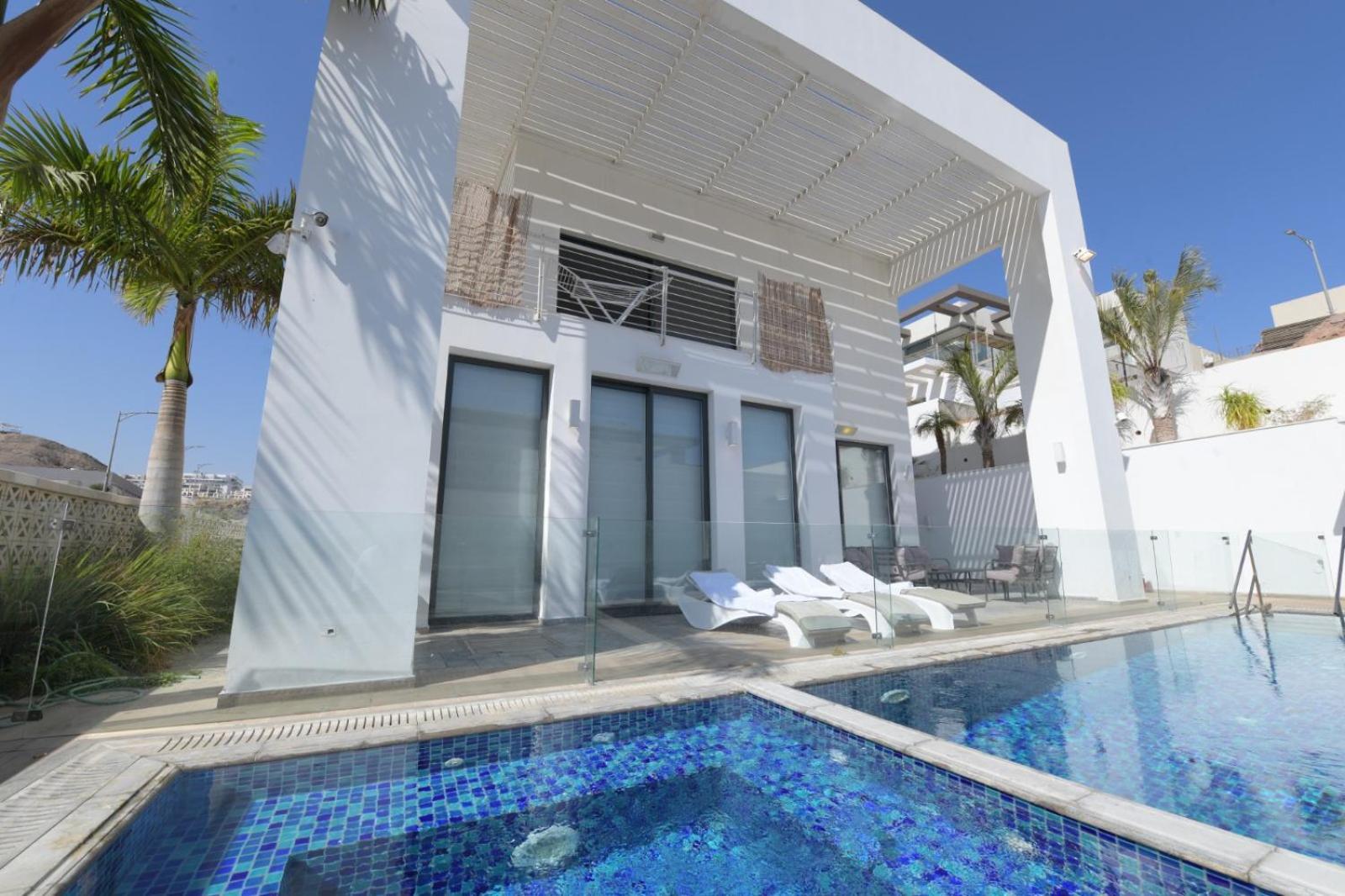 Villa New ! 430m Luxury Class 8-bdr Exclusive Design Heated Pool Jucuzzi Sauna