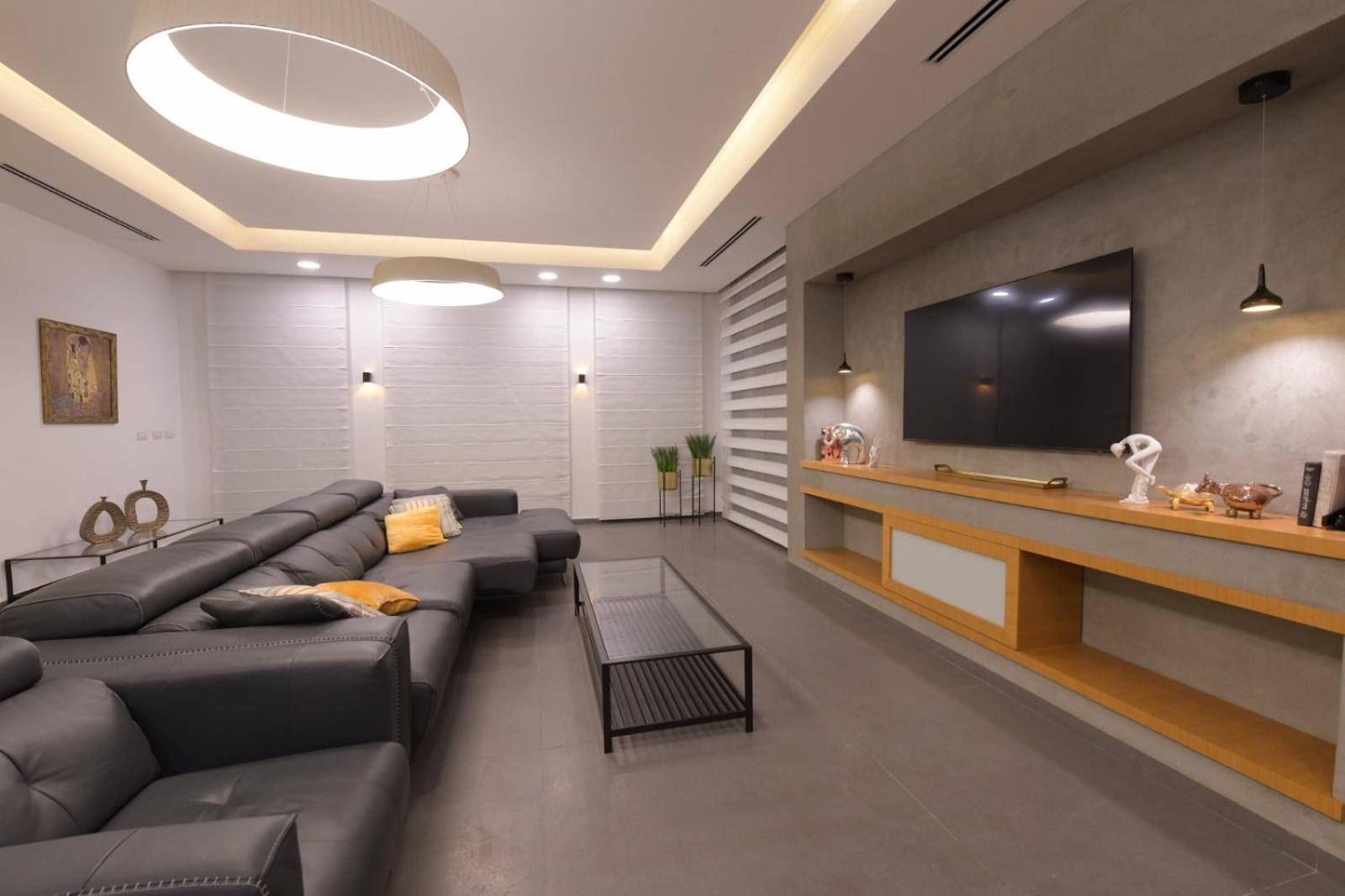 New ! 430m Luxury Class 8-bdr Exclusive Design Heated Pool Jucuzzi Sauna
