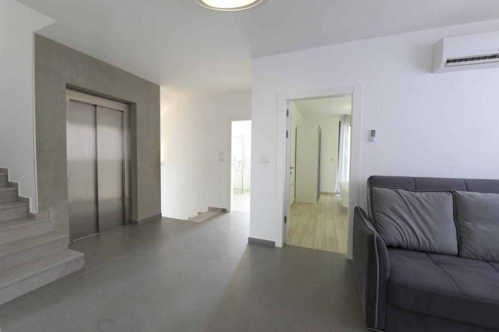 Villa New ! 430m Luxury Class 8-bdr Exclusive Design Heated Pool Jucuzzi Sauna