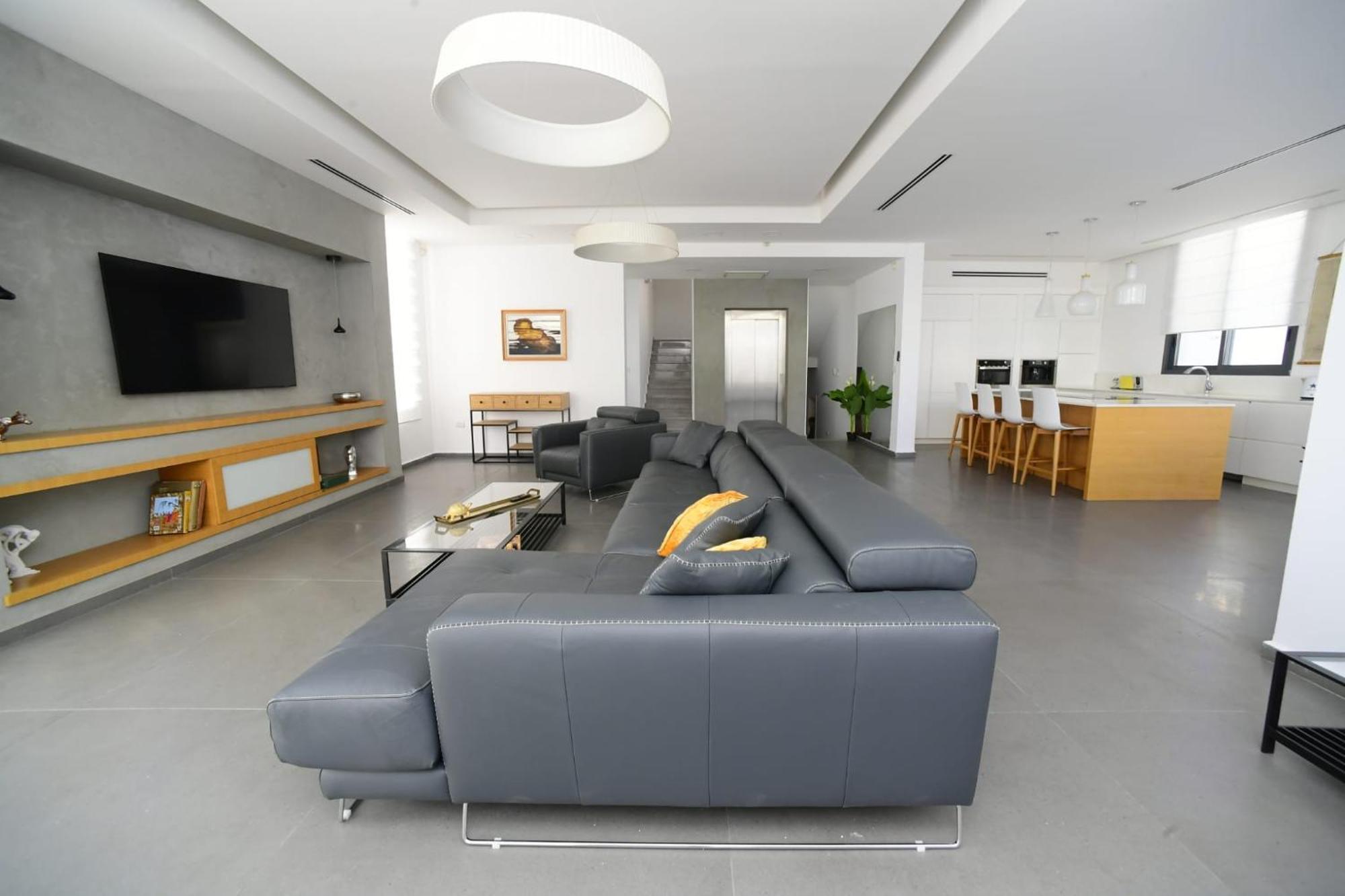 Villa New ! 430m Luxury Class 8-bdr Exclusive Design Heated Pool Jucuzzi Sauna