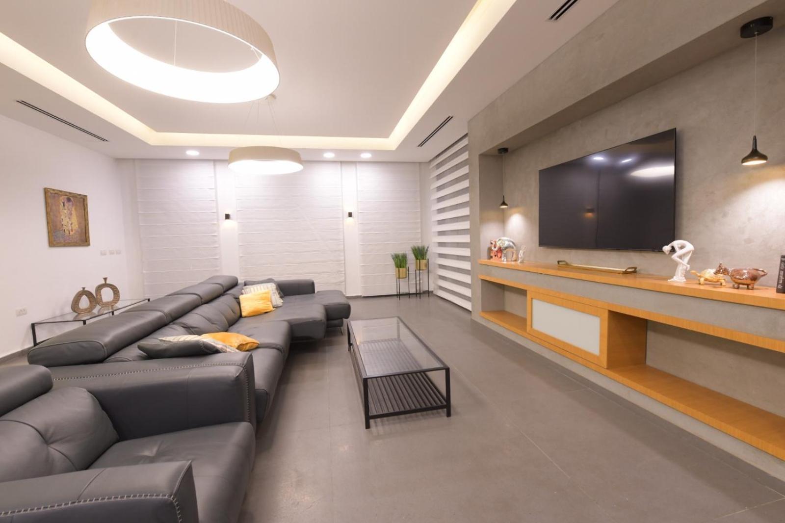 Villa New ! 430m Luxury Class 8-bdr Exclusive Design Heated Pool Jucuzzi Sauna